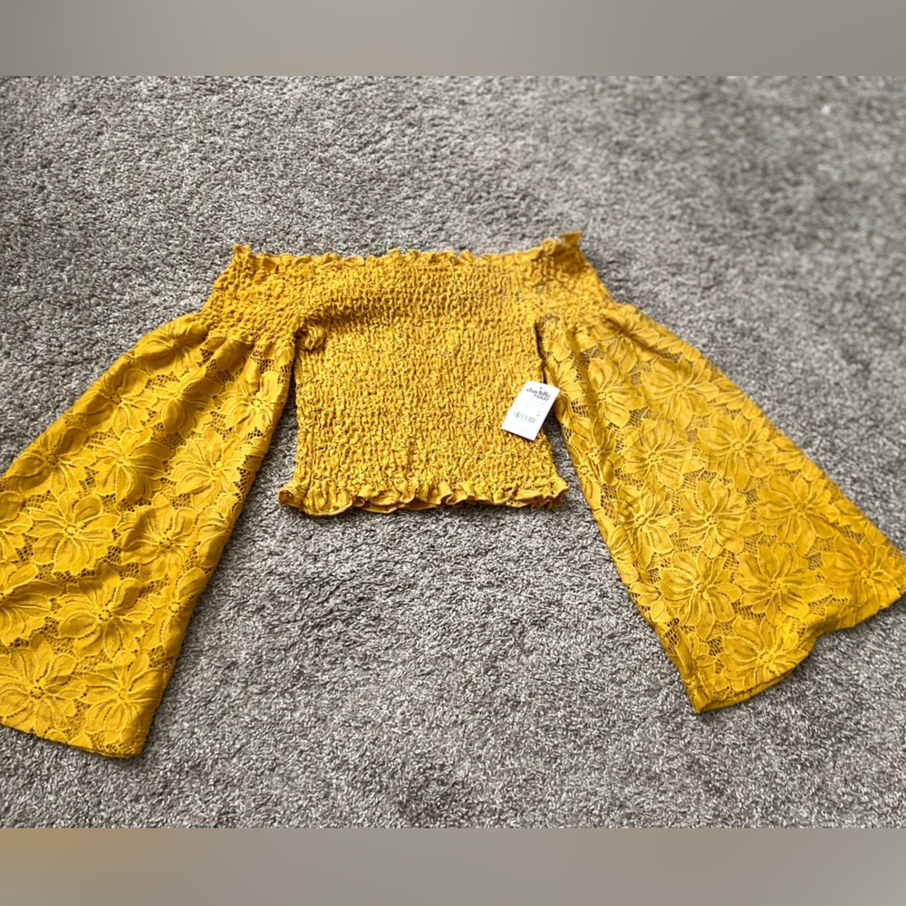 Super cute- Bell sleeve off the shoulder top!